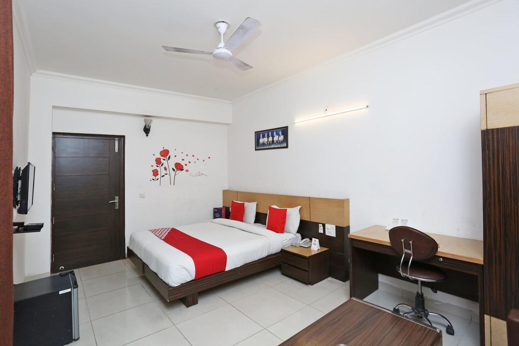 Hotel O Cyber Inn Gurgaon Exterior photo